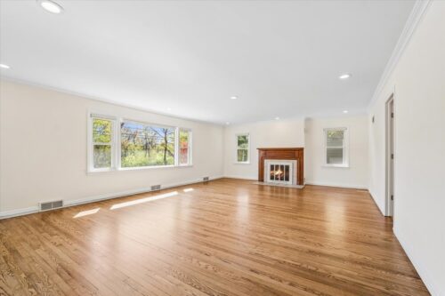 155 N Lincoln Avenue, Carpentersville, IL