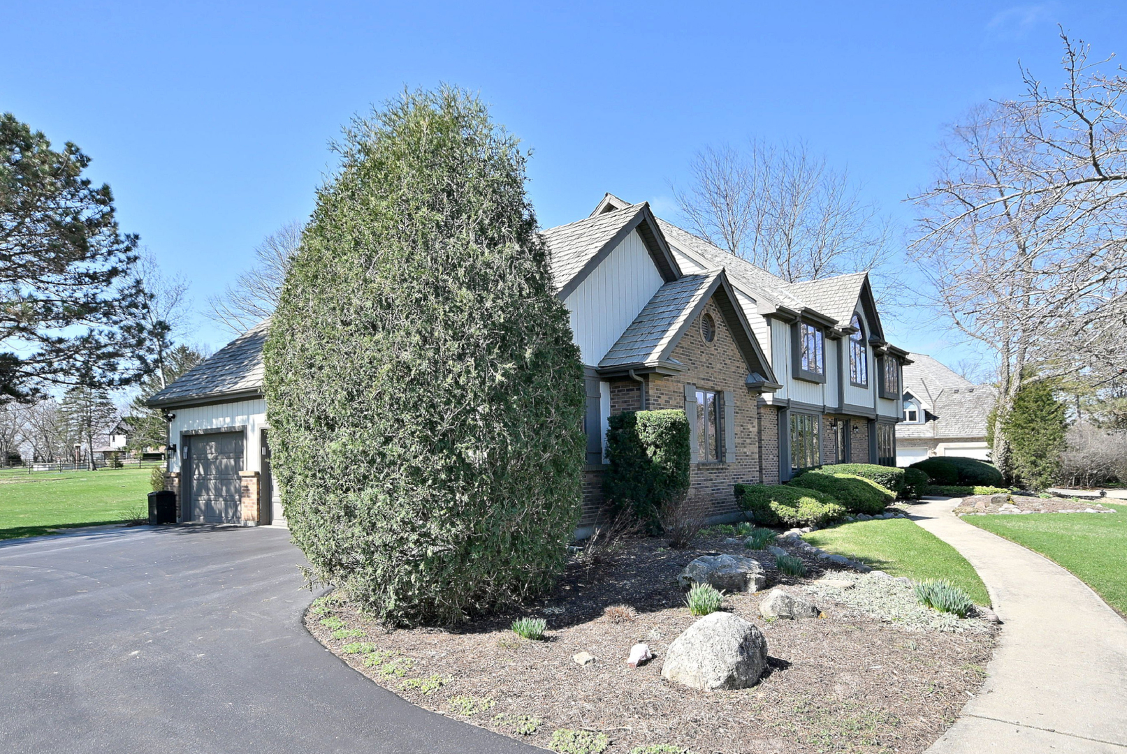 5681 River Park Drive, Libertyville, IL