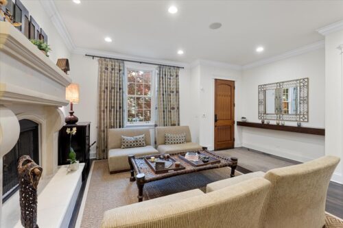 2122 W Melrose Street, Chicago, IL