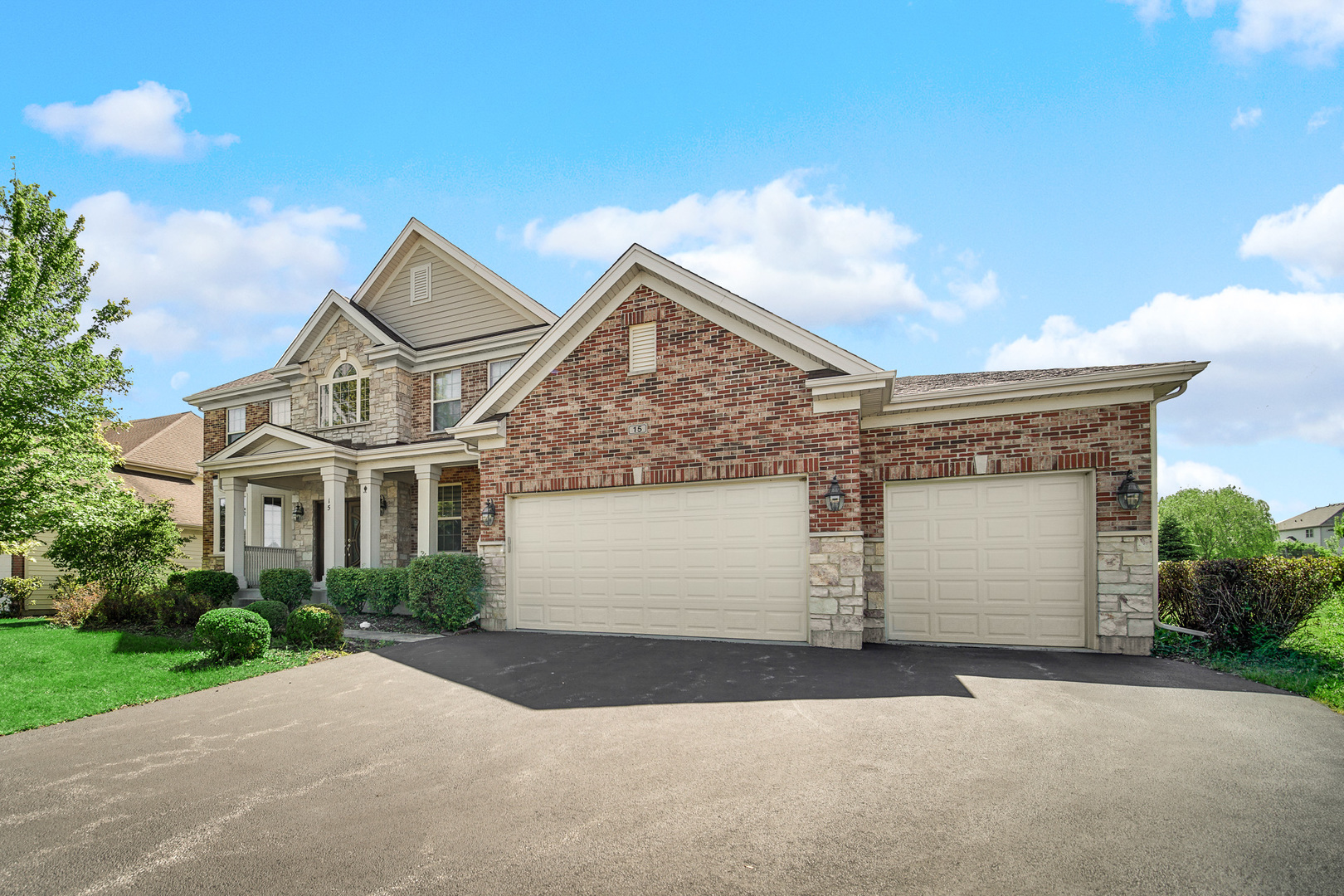 15 N Empress Drive, Hawthorn Woods, IL