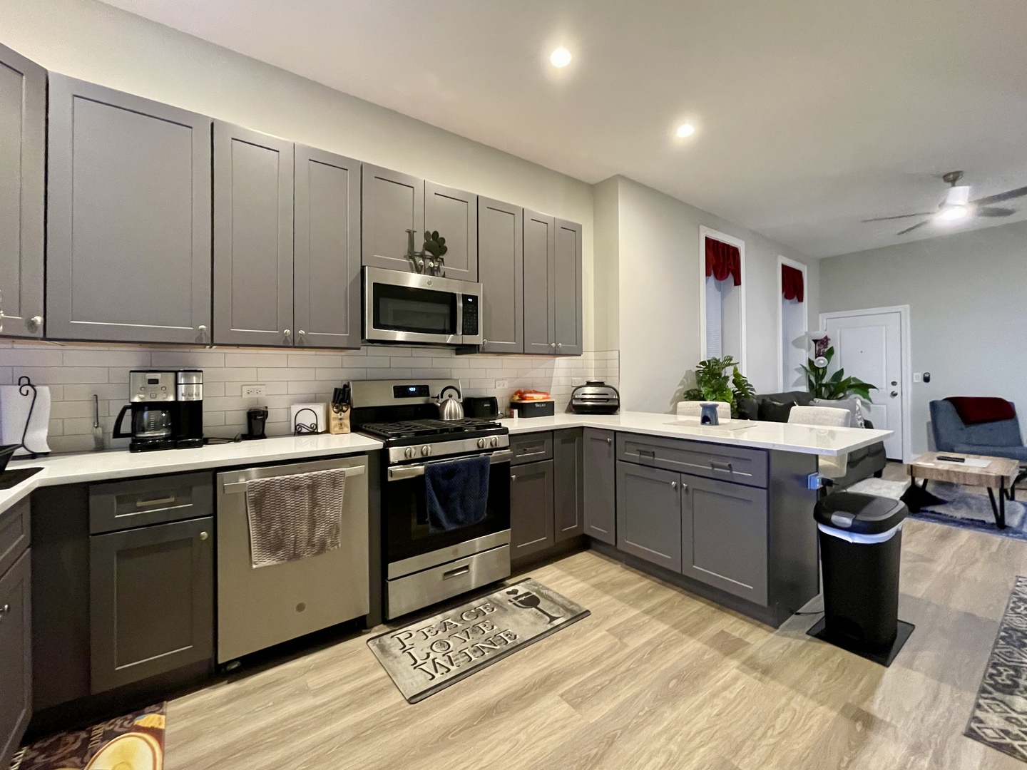 1725 N Honore Street #1R, Chicago, IL