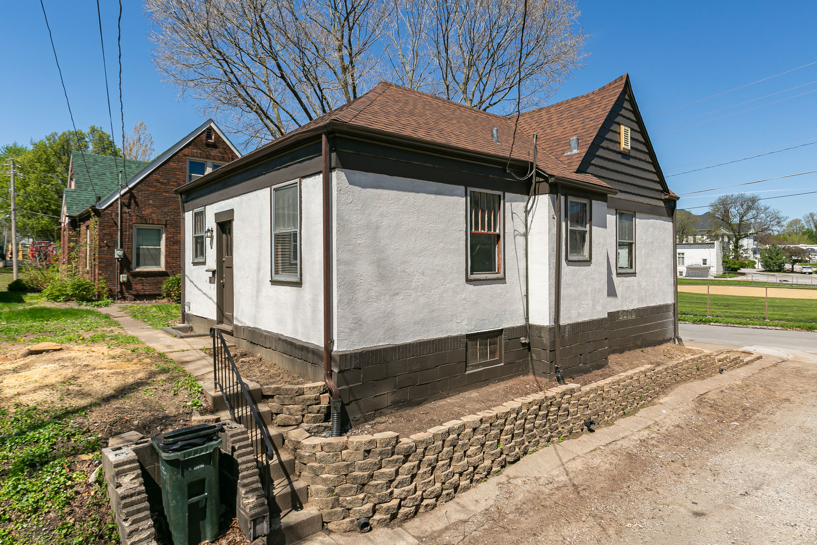 209 E Pleasant Street, Davenport, IA