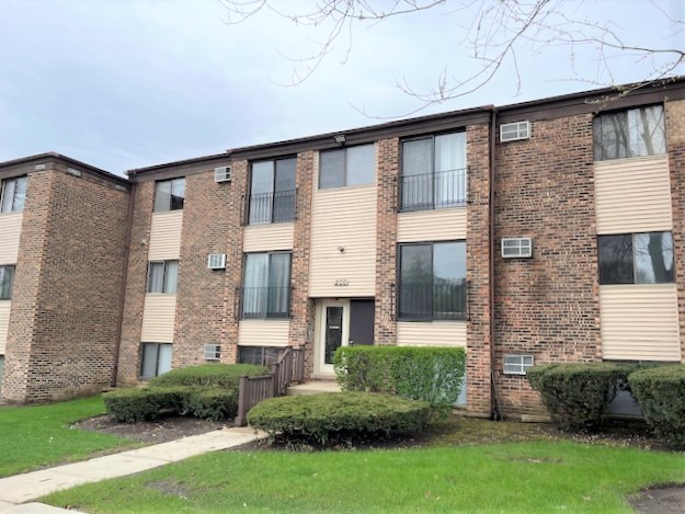 200 Dunteman Drive #202, Glendale Heights, IL