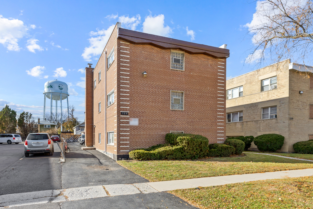 528 N Ardmore Avenue, Villa Park, IL