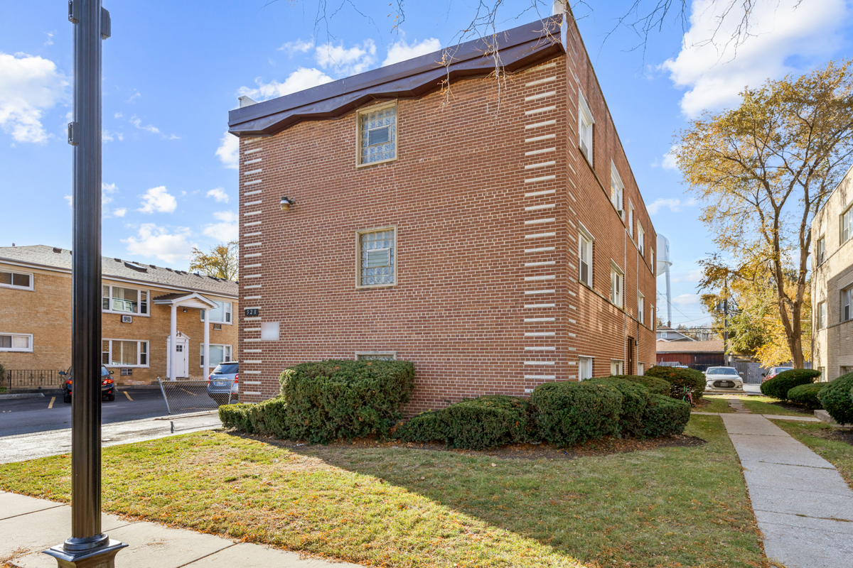 528 N Ardmore Avenue, Villa Park, IL