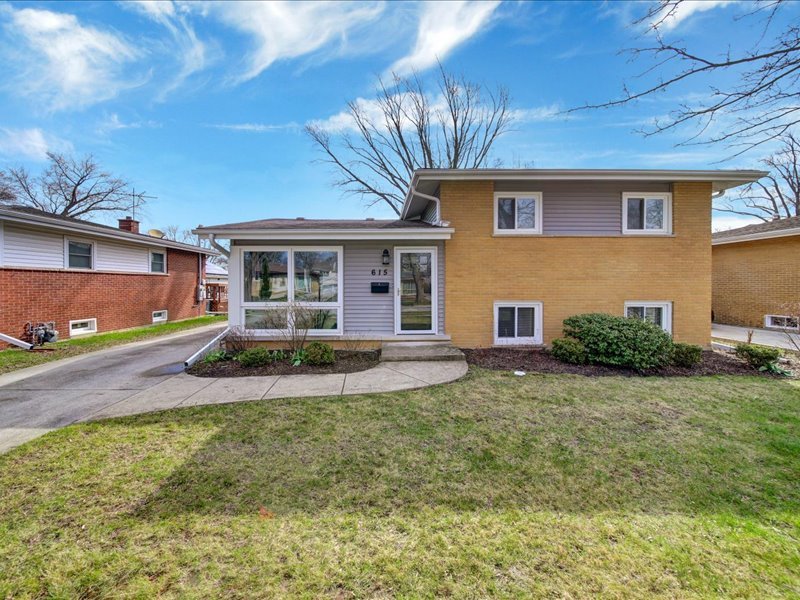 615 N Prospect Manor Avenue, Mount Prospect, IL