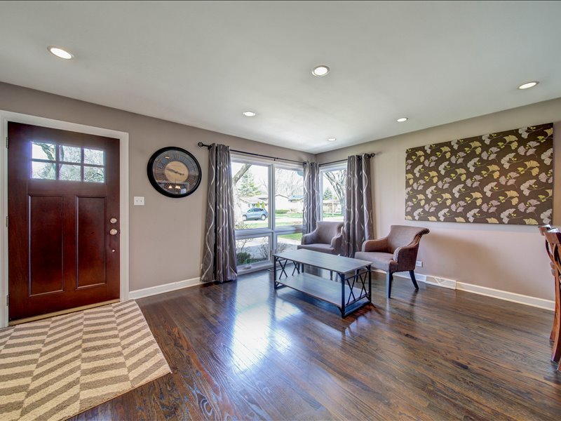 615 N Prospect Manor Avenue, Mount Prospect, IL