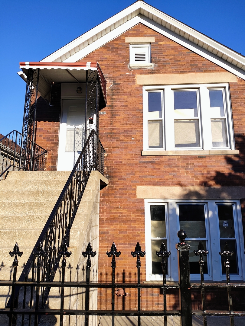 3329 S Oakley Avenue #1, Chicago, IL