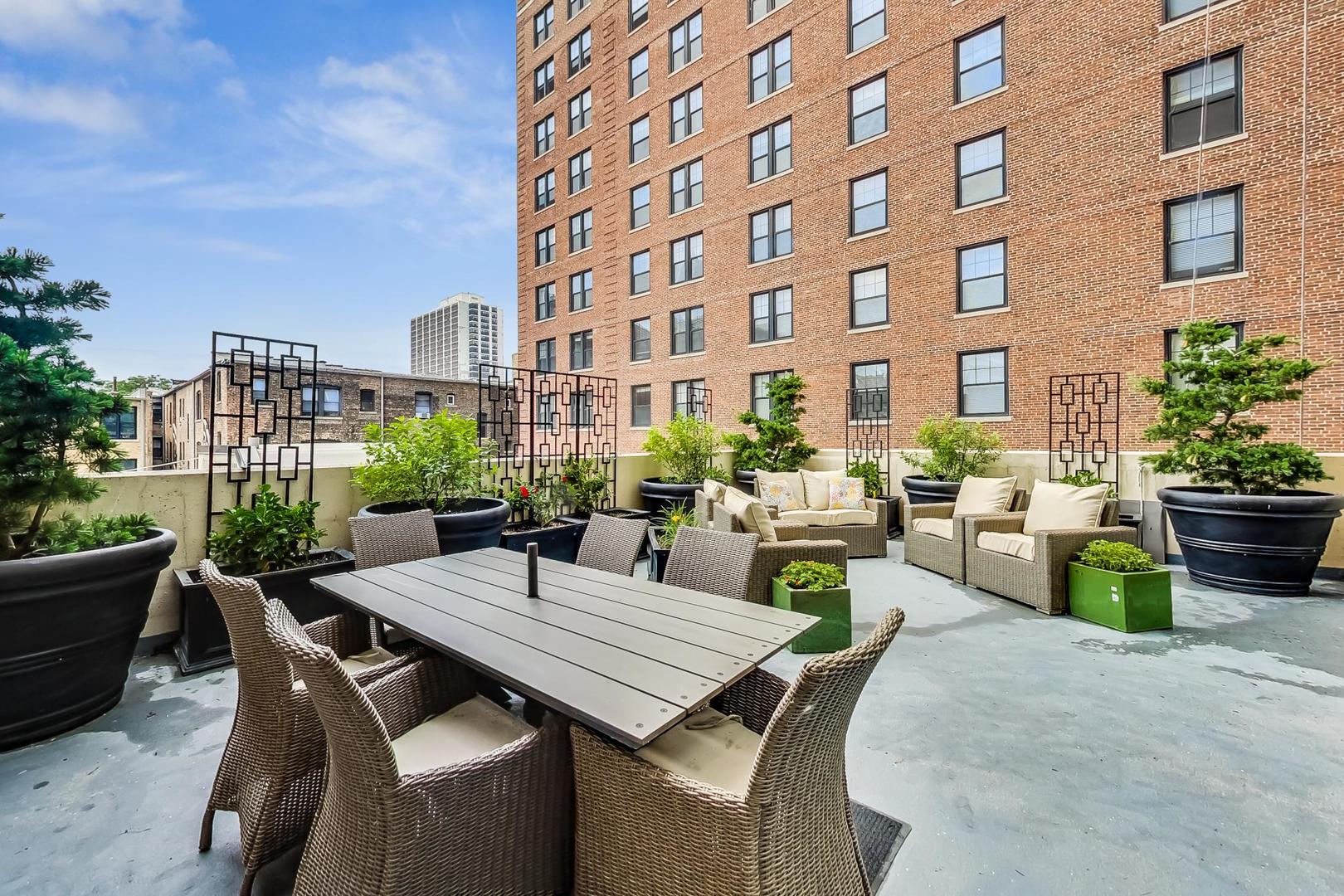 3150 N Sheridan Road #2A, Chicago, IL