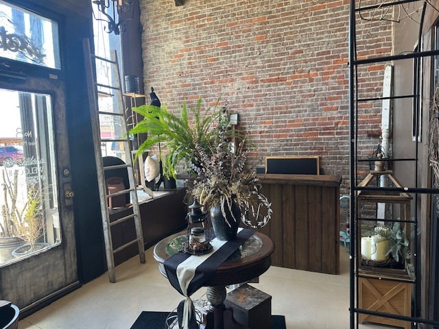 8 W Main Street, Duquoin, IL