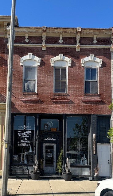 8 W Main Street, Duquoin, IL