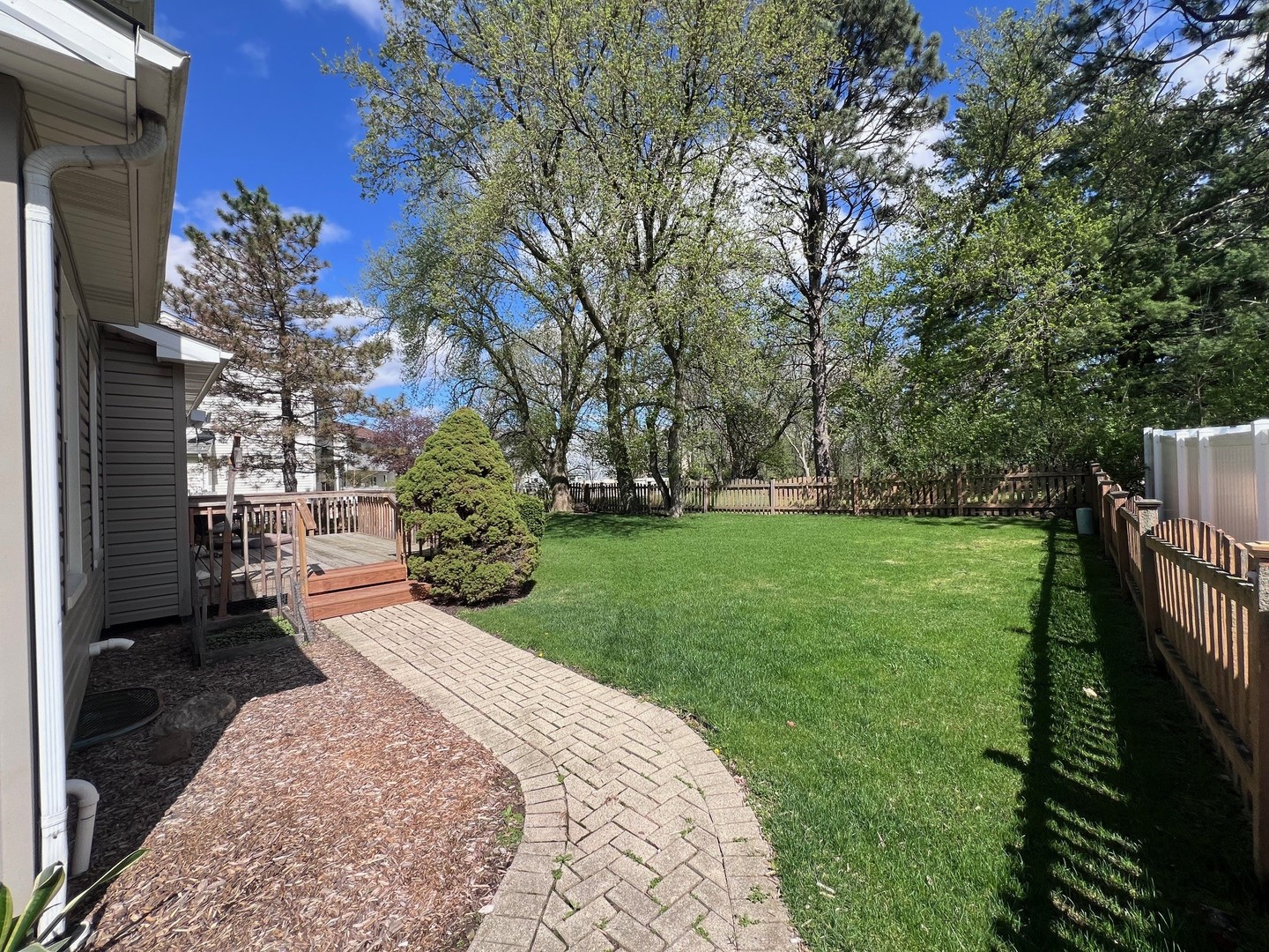 340 Greenview Drive, Crystal Lake, IL