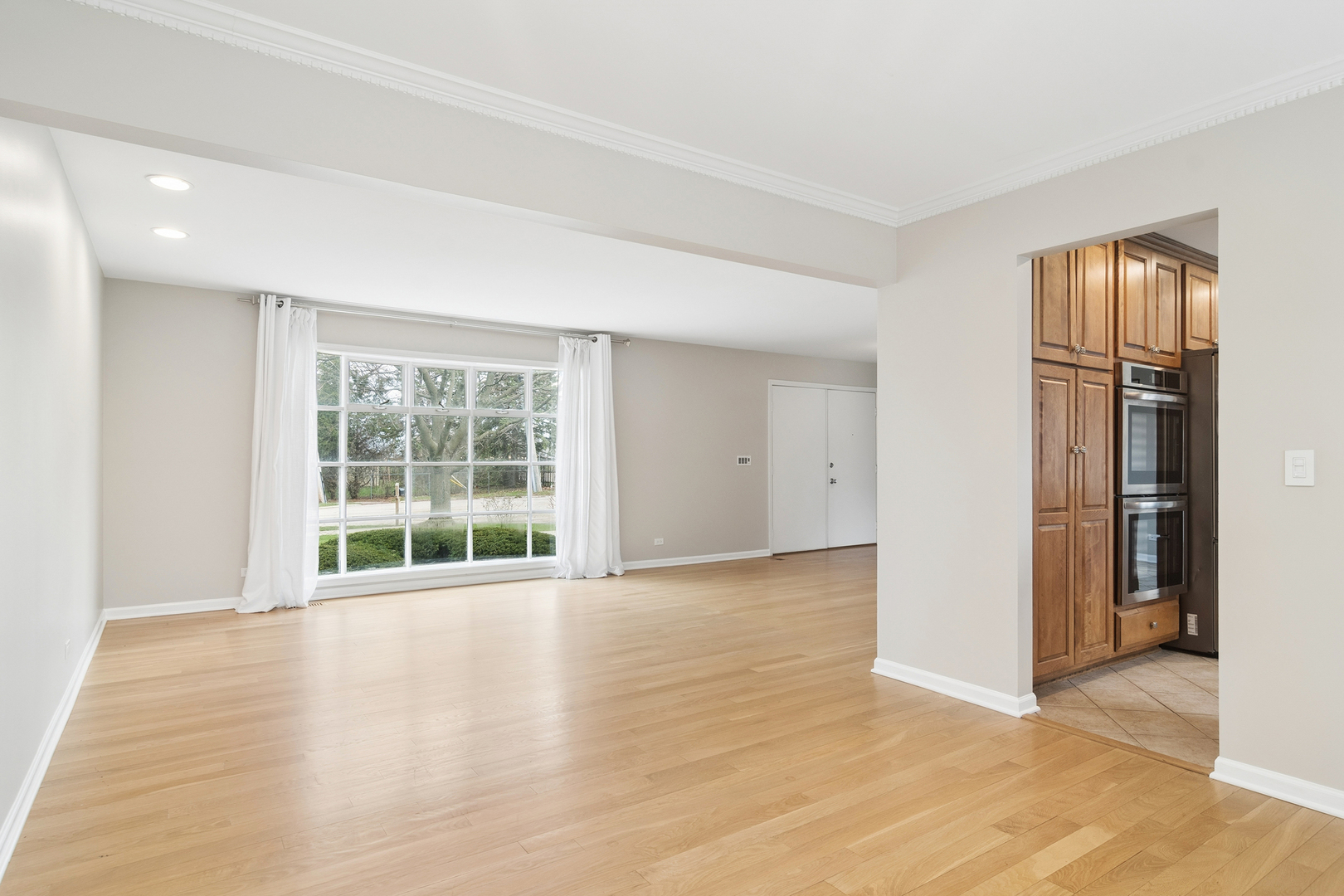 10 Fairview Avenue, Deerfield, IL