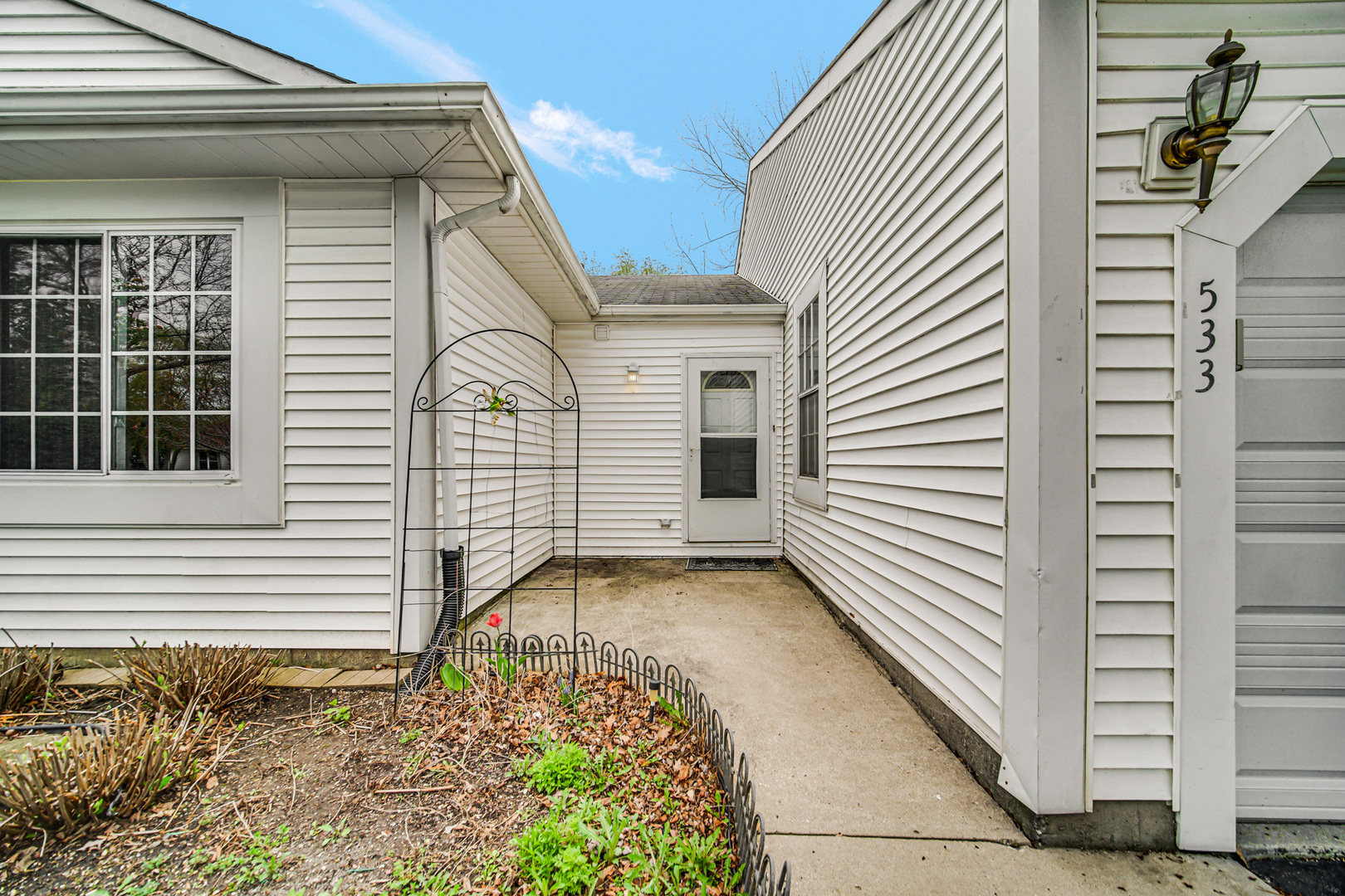 533 Lyon Drive, Buffalo Grove, IL