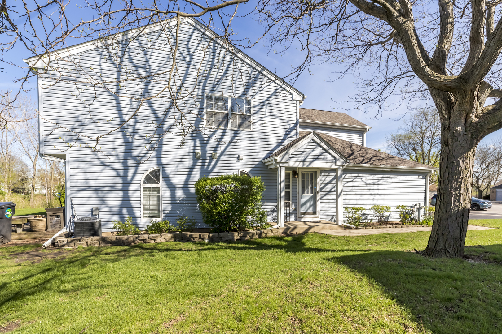 81 King Drive, Streamwood, IL