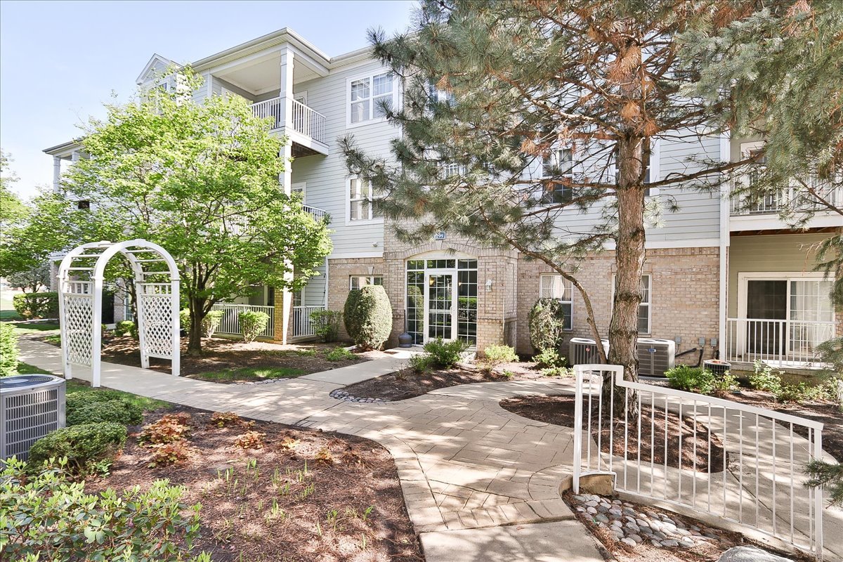 1299 W Lake Street #306, Addison, IL