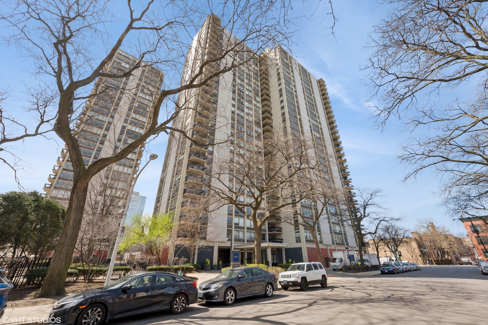 1360 N Sandburg Terrace #1008C, Chicago, IL