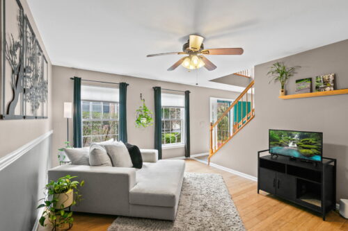 1354 Laurel Oaks Drive, Streamwood, IL