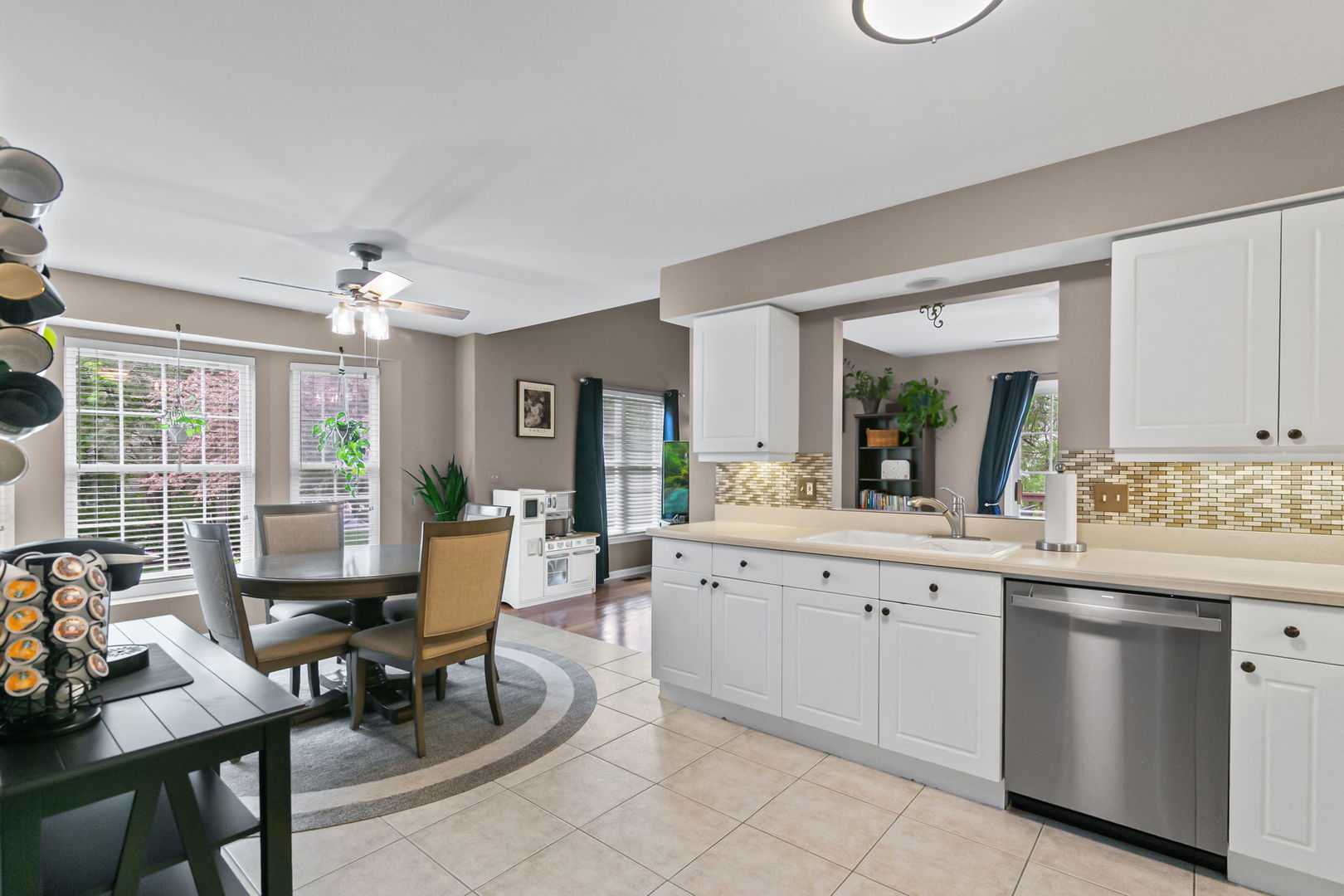 1354 Laurel Oaks Drive, Streamwood, IL