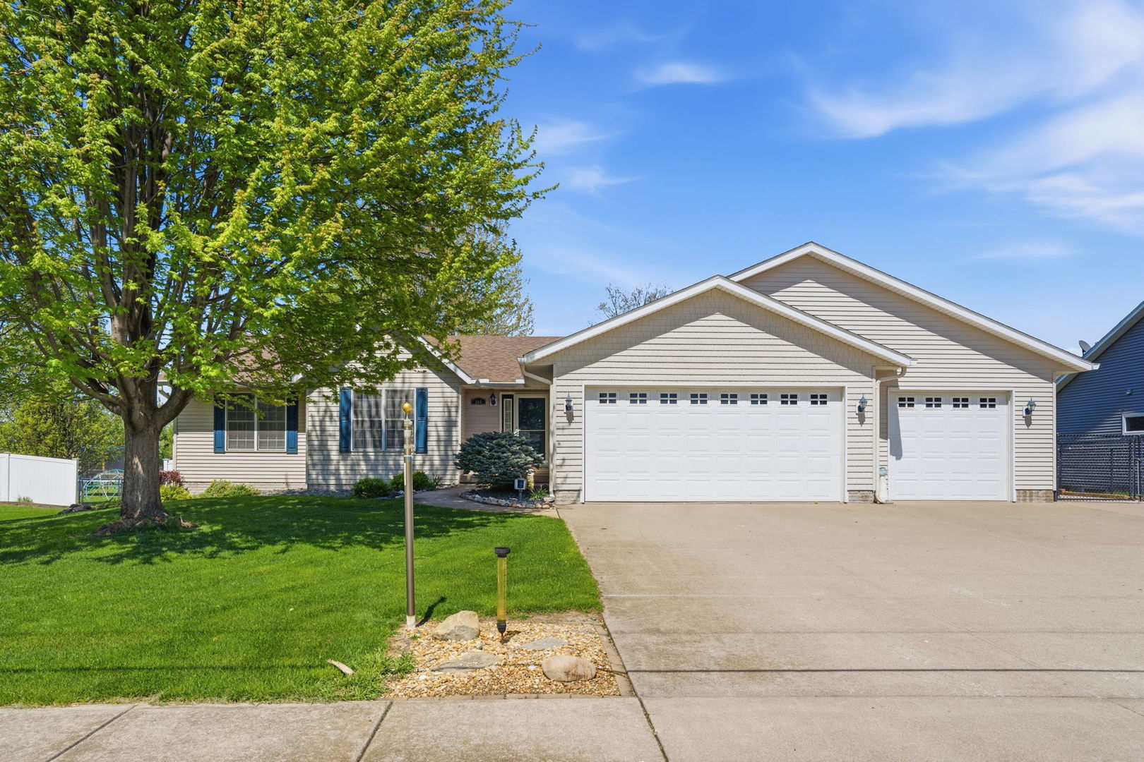 304 E Lauretta Street, Blue Grass, IA