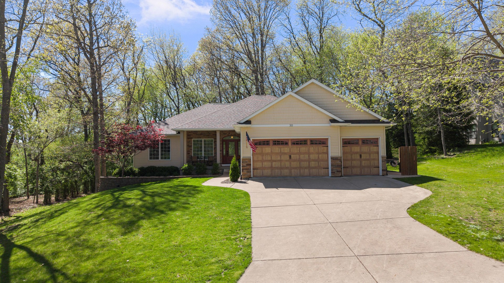 30 Hollows Court, Le Claire, IA