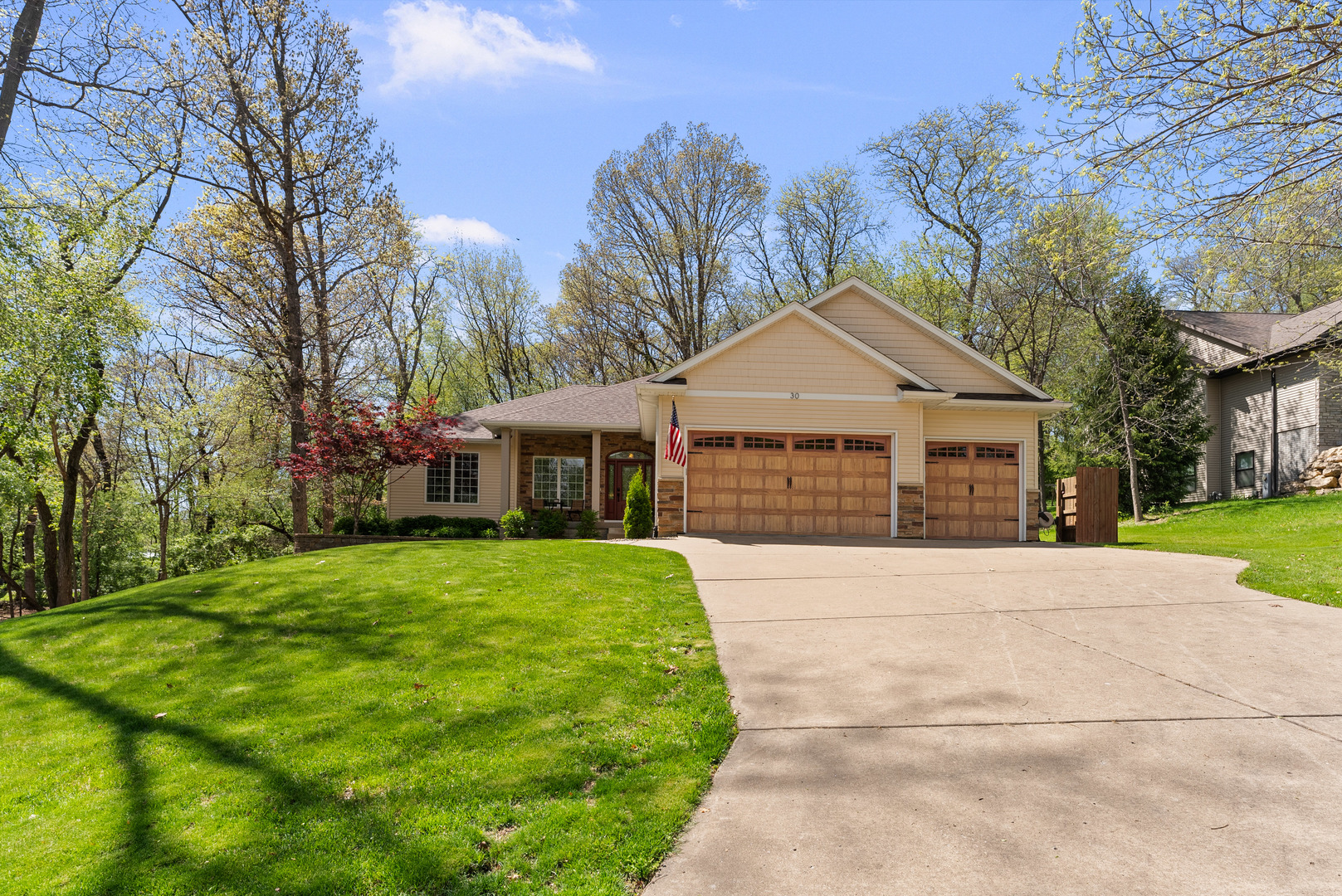30 Hollows Court, Le Claire, IA