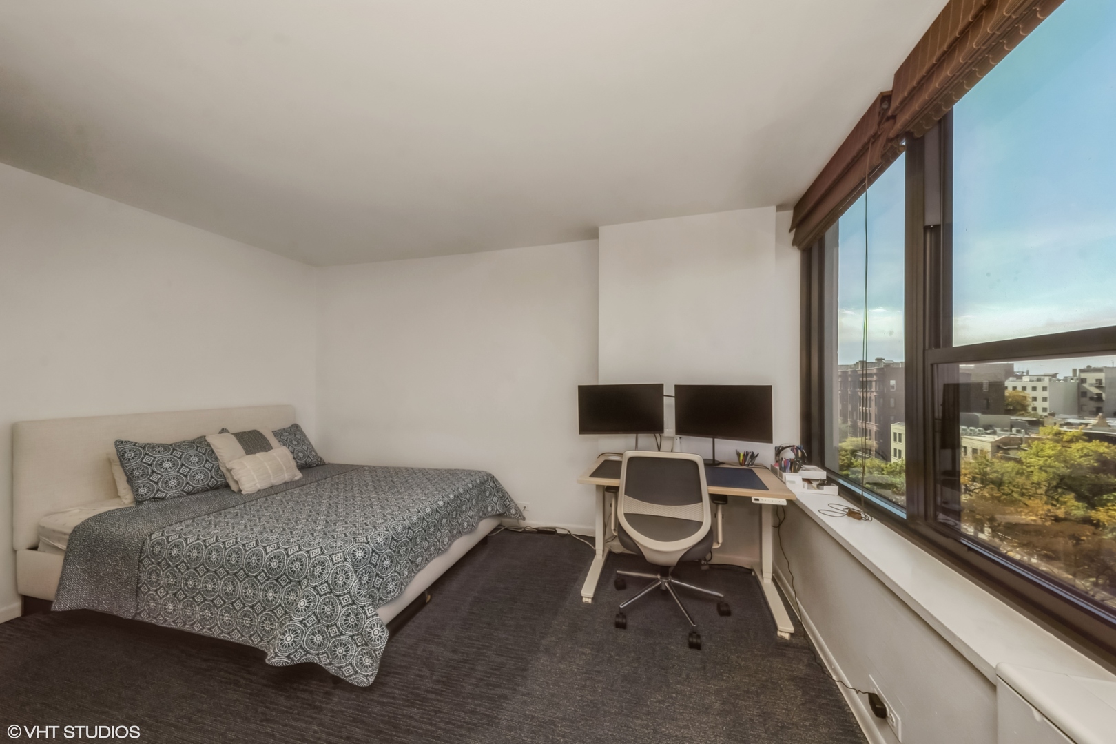 1560 N Sandburg Terrace #807, Chicago, IL