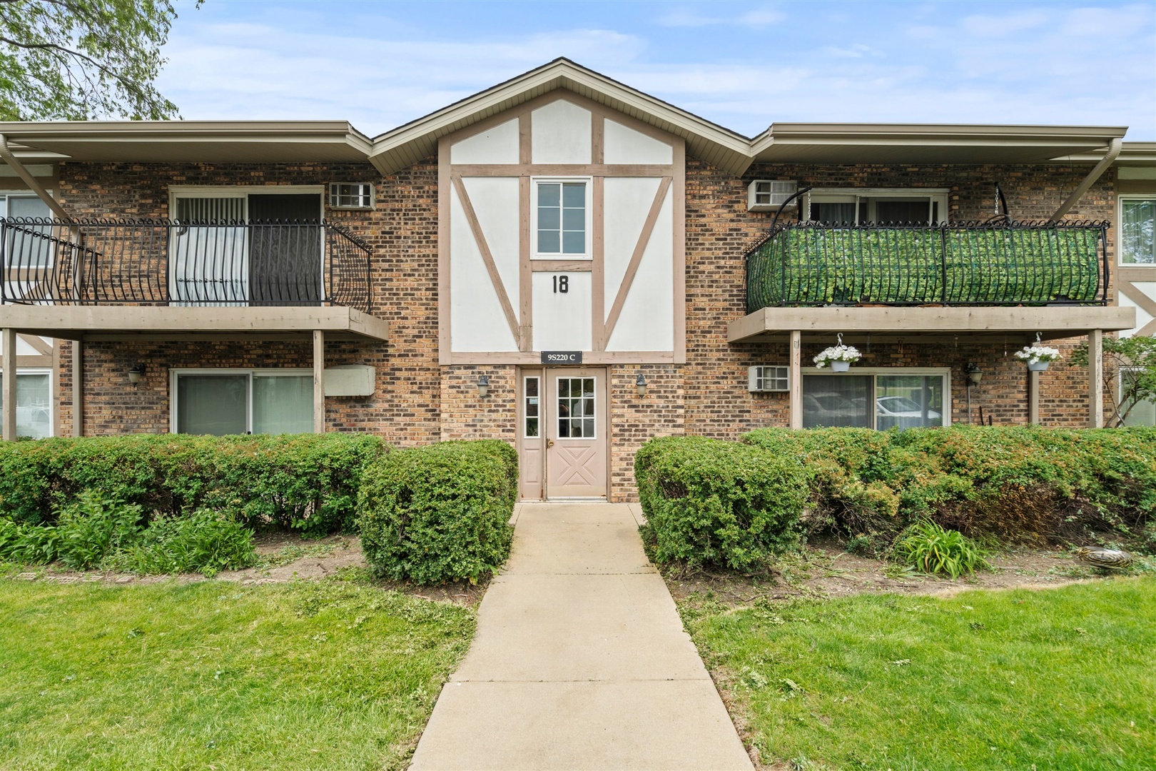 9S220 S Frontage Road #210, Willowbrook, IL