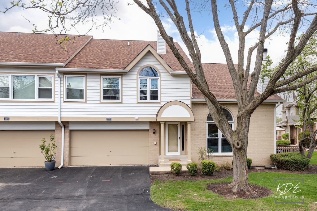 8026 Barrymore Drive #37-2, Darien, IL
