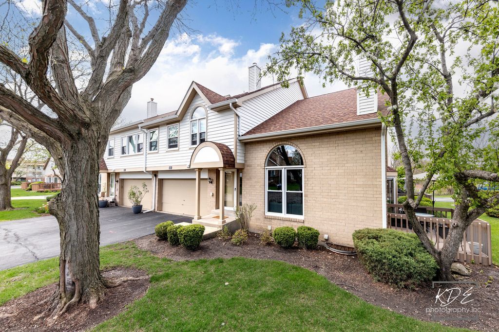8026 Barrymore Drive #37-2, Darien, IL