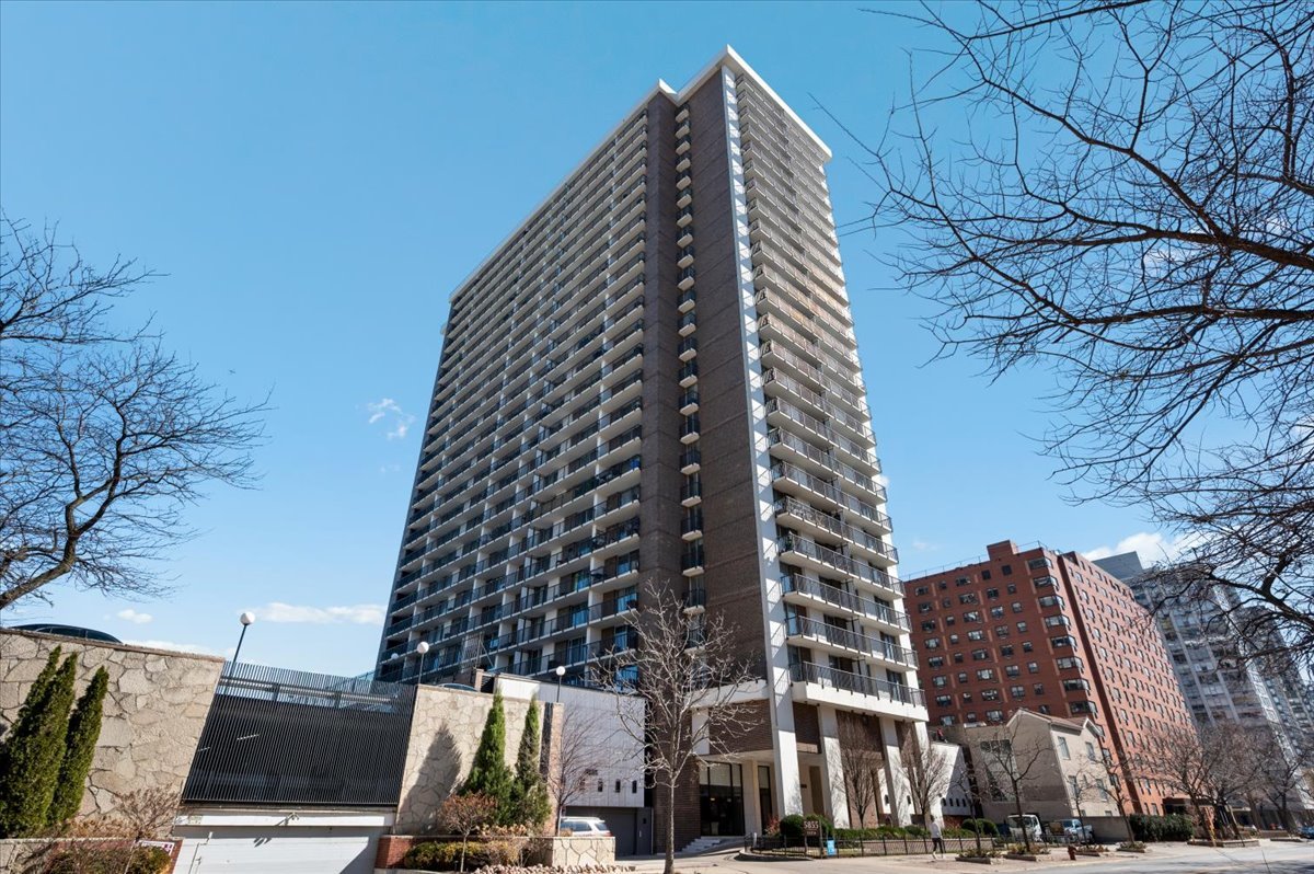 5855 N Sheridan Road #25G, Chicago, IL