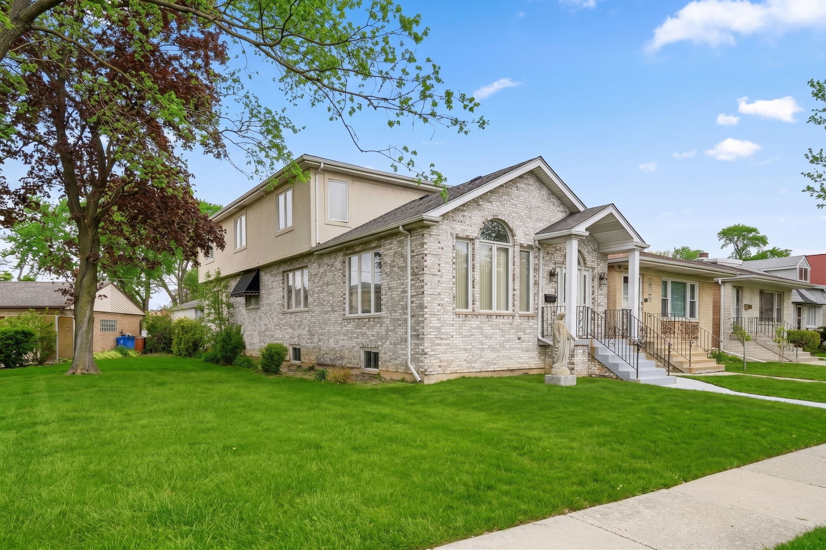 6916 W Forest Preserve Drive, Harwood Heights, IL