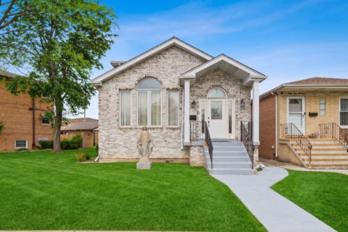 6916 W Forest Preserve Drive, Harwood Heights, IL