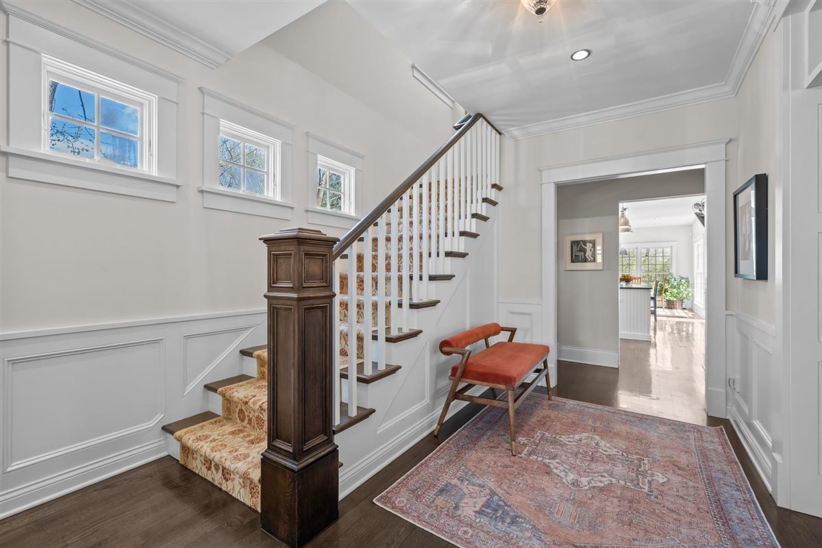 2269 Saint Johns Avenue, Highland Park, IL