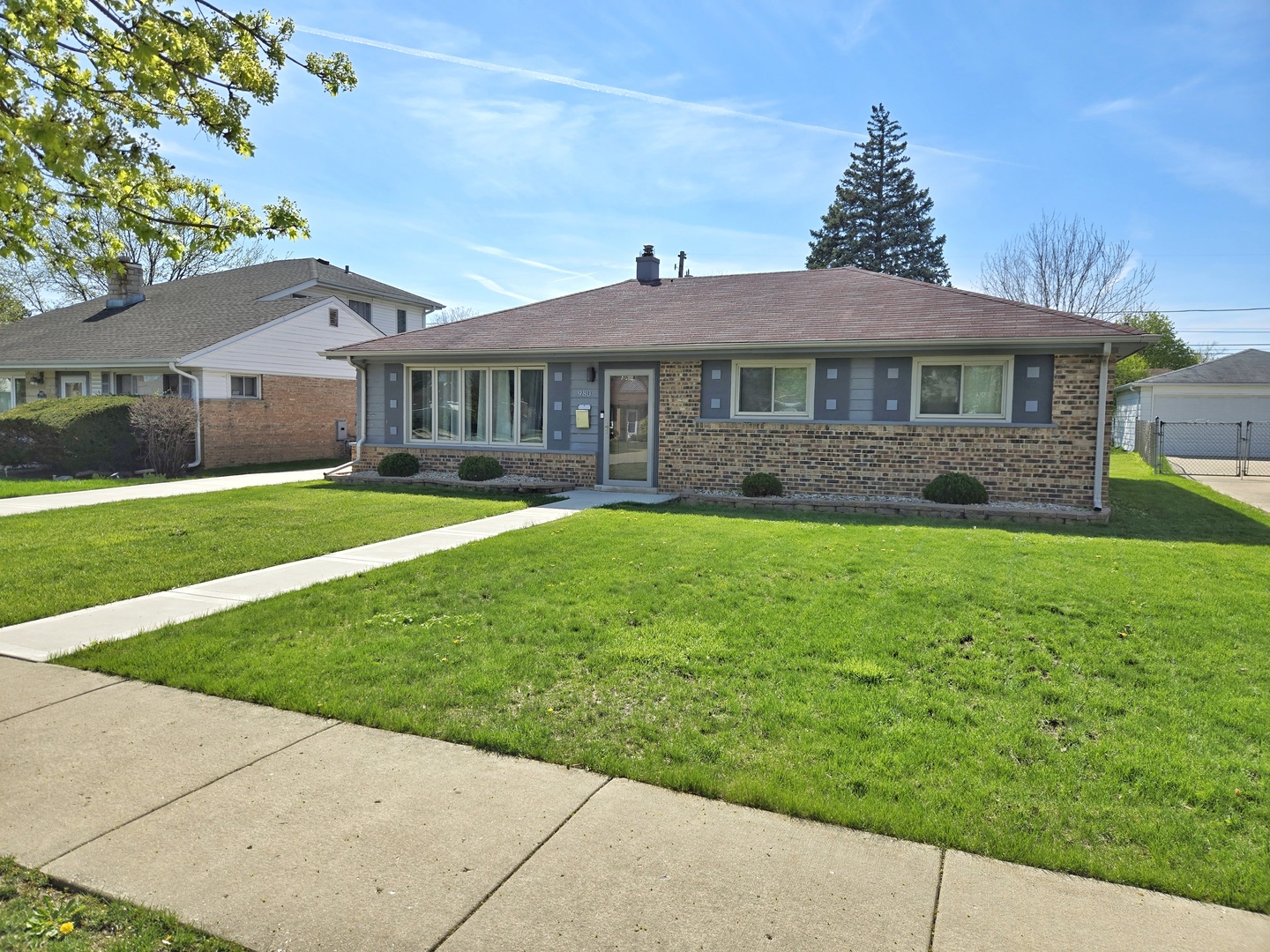 980 W Grant Drive, Des Plaines, IL