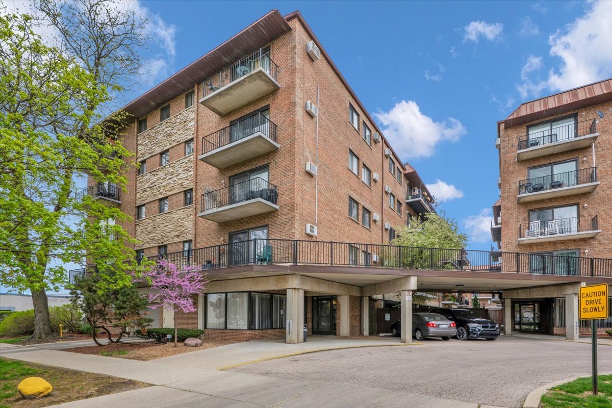 2333 N Neva Avenue #306C, Chicago, IL