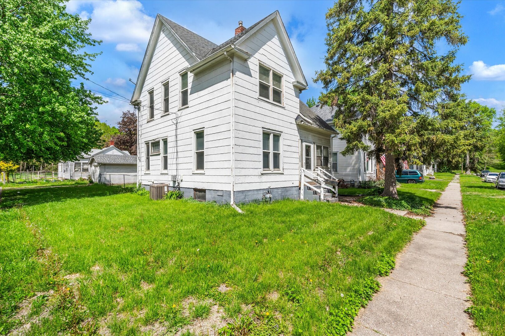 706 N Howell Street, Davenport, IA