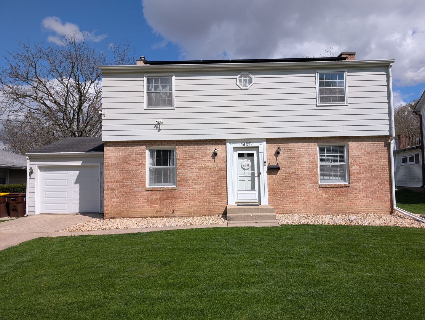 1437 S Walnut Avenue, Freeport, IL