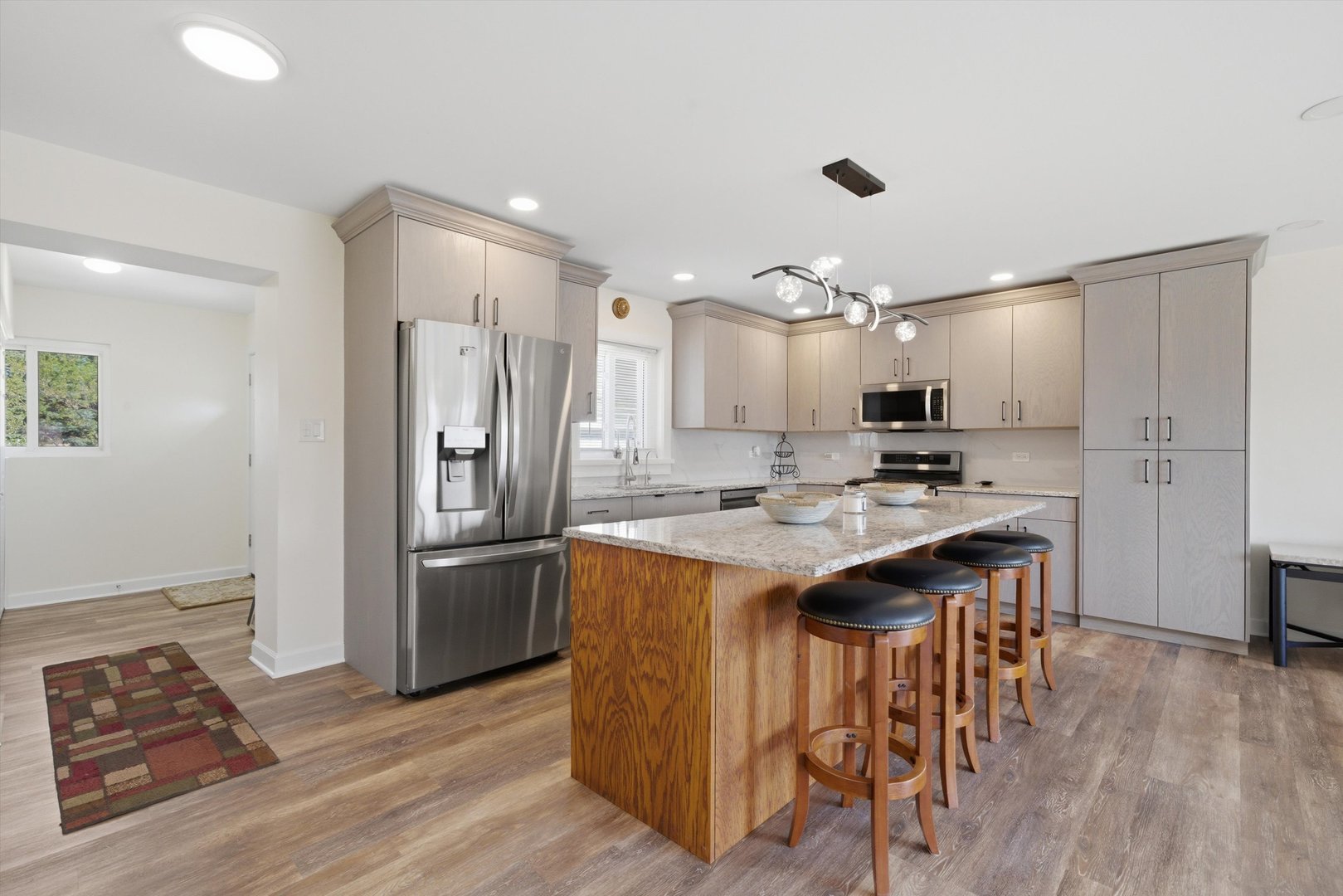 10817 S MASON Avenue, Chicago Ridge, IL