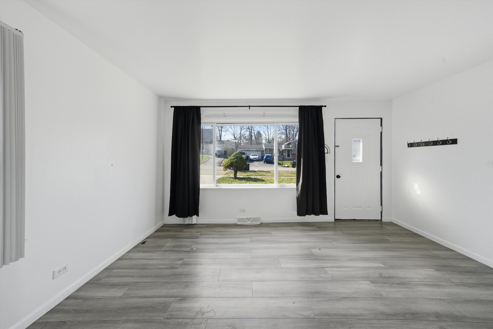 349 Woodland Drive, Grayslake, IL