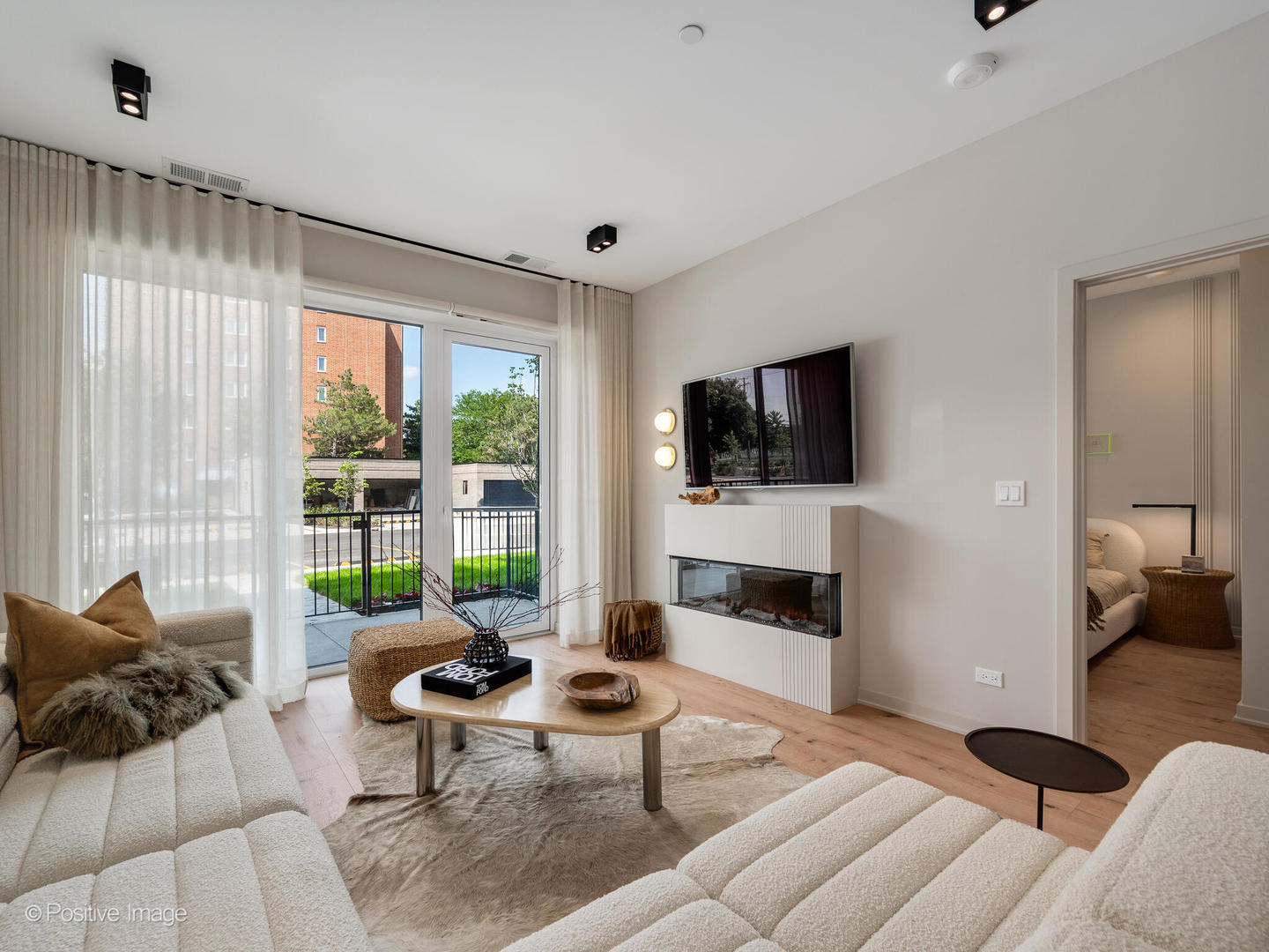1257 N ASHLAND Avenue #405, Chicago, IL