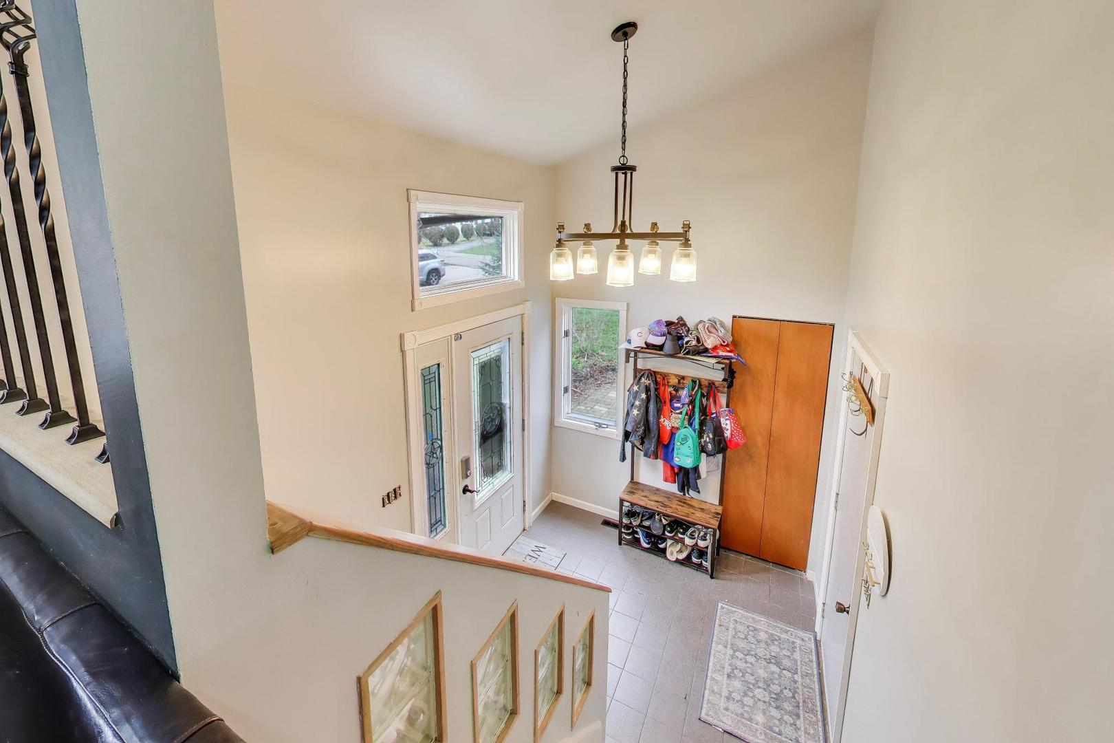 1323 Cottonwood Lane, Crystal Lake, IL