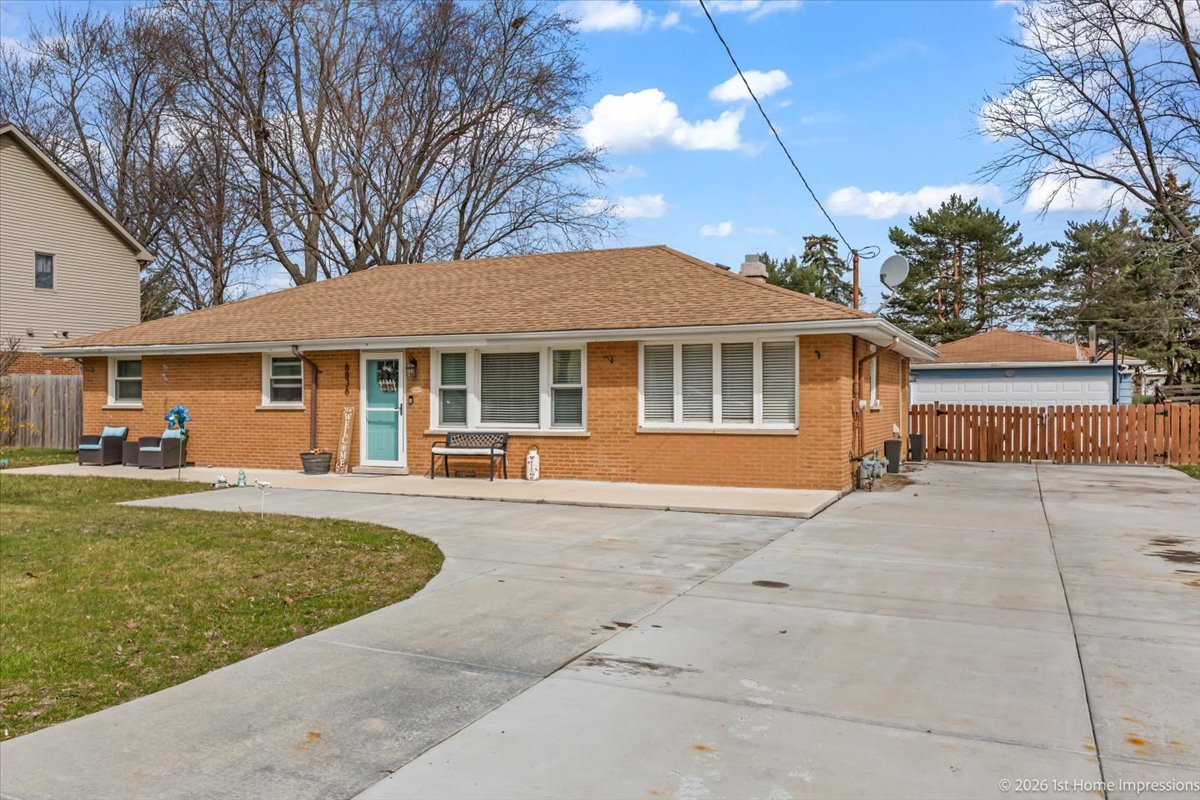 8836 W 93rd Place, Hickory Hills, IL