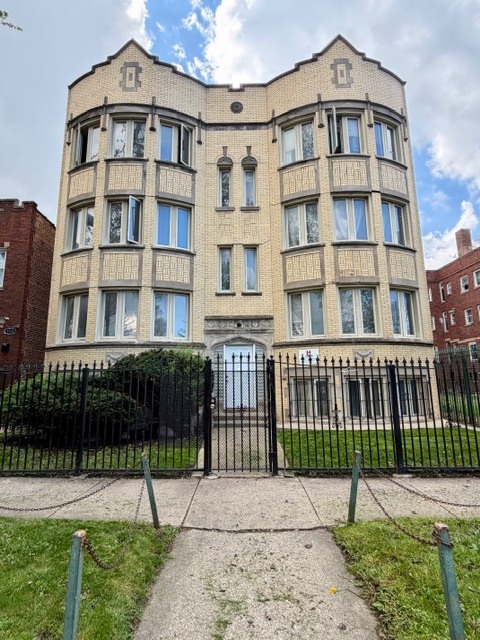 7932 S KINGSTON Avenue #1S, Chicago, IL