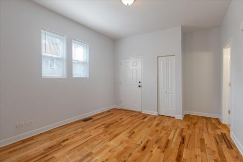 1234 W 49th Place #1R, Chicago, IL