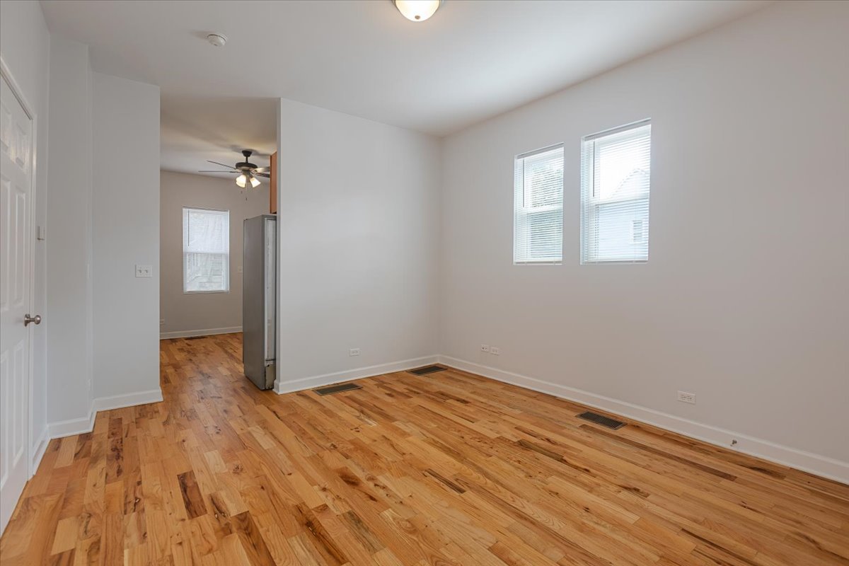 1234 W 49th Place #1R, Chicago, IL