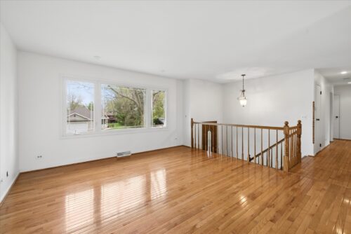 13 Hawthorne Road, Lake In The Hills, IL