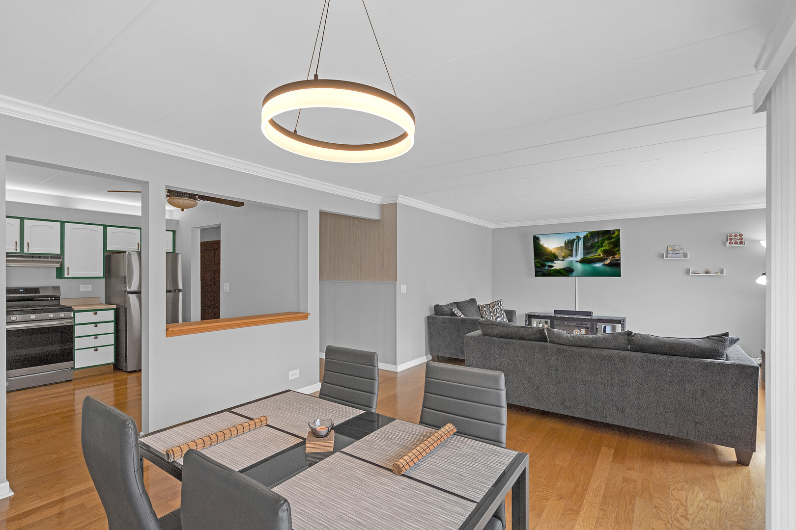 659 S Des Plaines River Road #2A, Des Plaines, IL