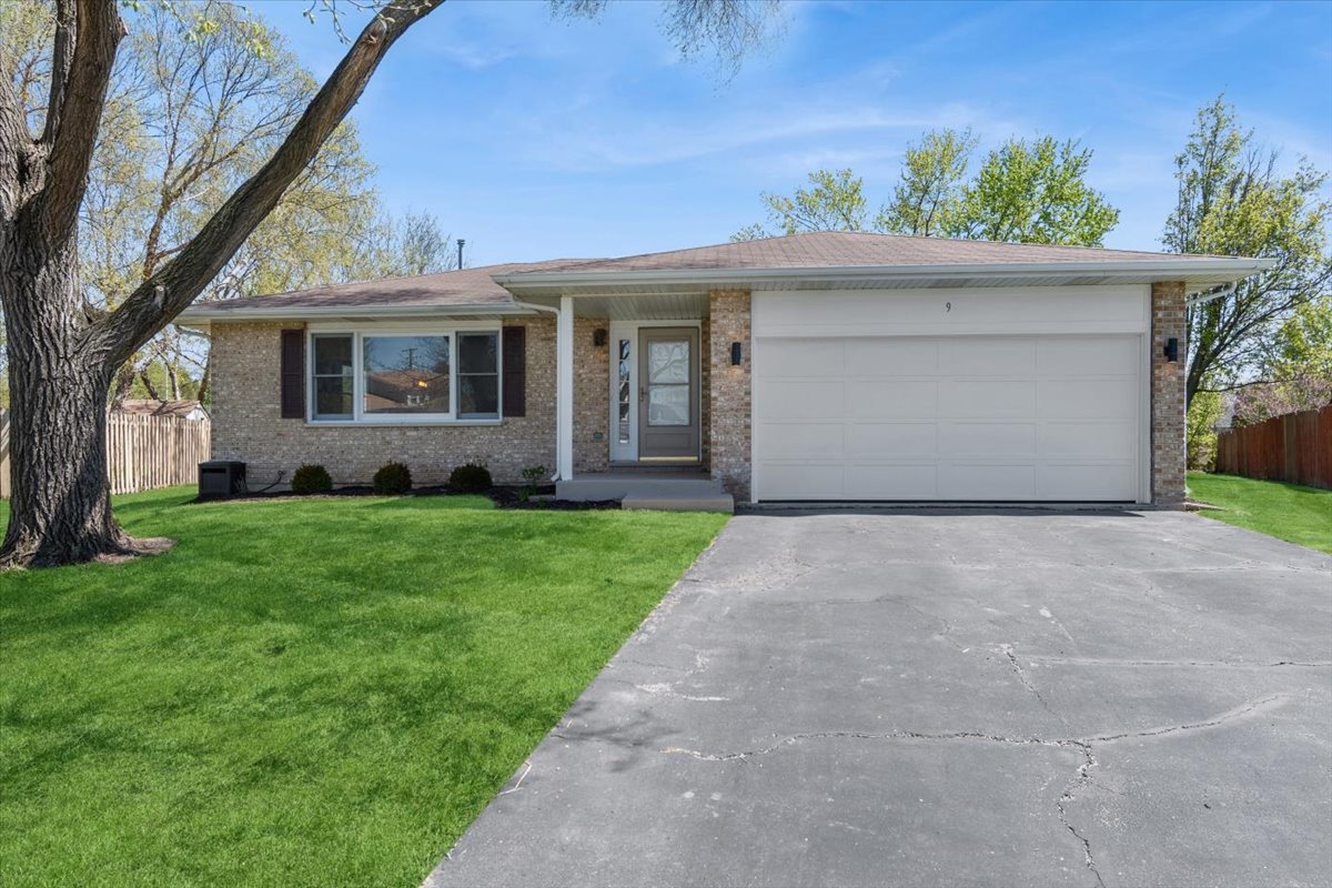 9 Red Bud Court, Bolingbrook, IL
