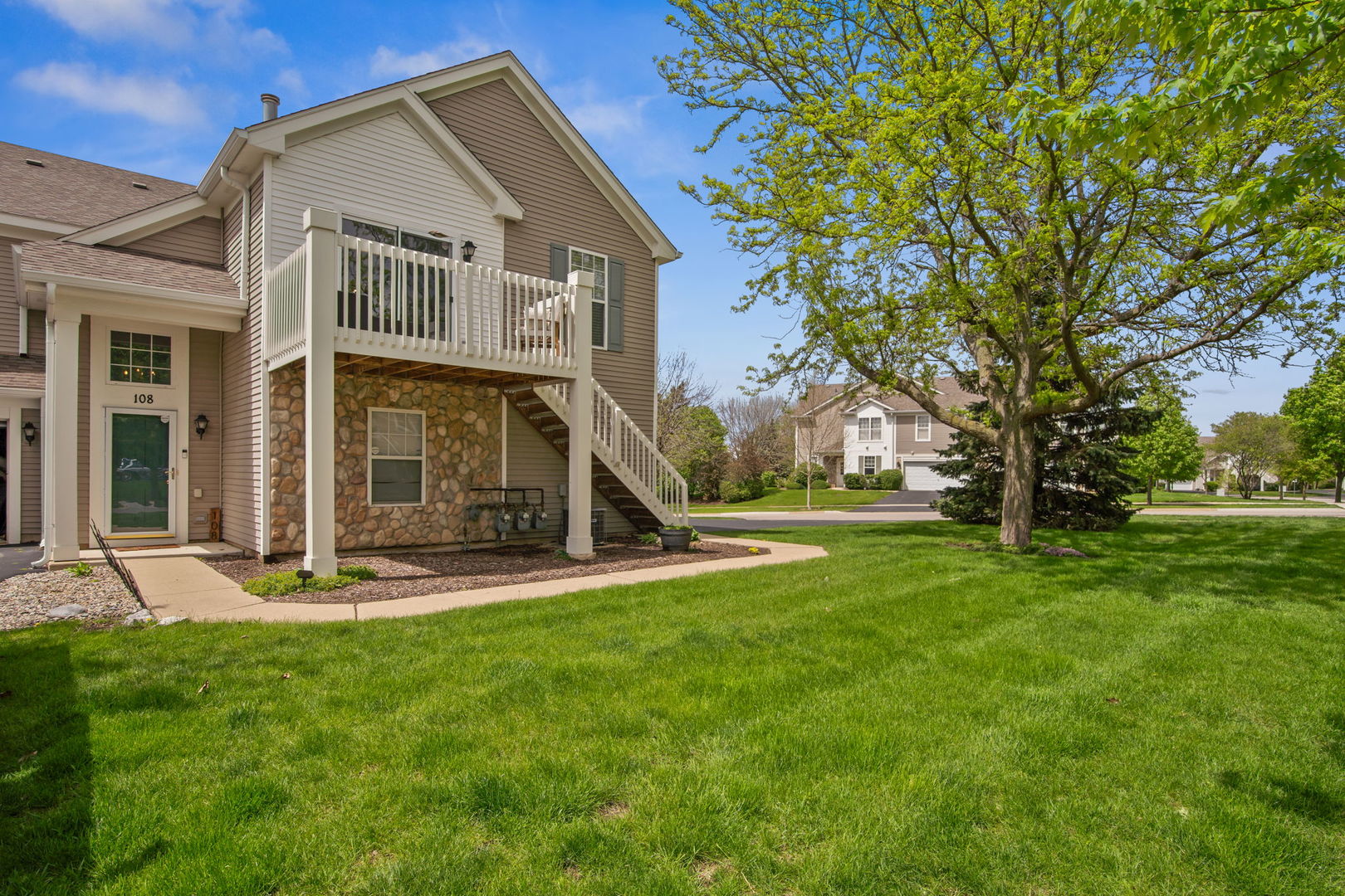 108 Schneider Court #108, North Aurora, IL